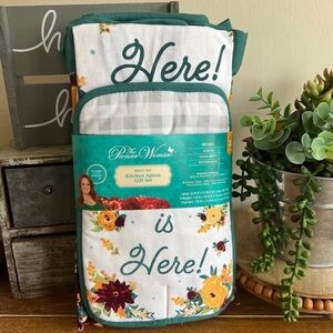 New Pioneer Woman Harvest Rose Apron & Oven Mitt Kitchen Set
